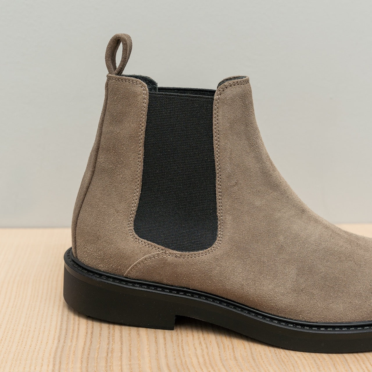 Beatenberg Blakemore Chelsea Taupe Velours - ALPINA BRANDS